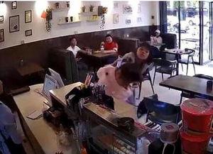 女子插队爆料视频播放网站,揭秘排队文化背后的争议与反思  第1张