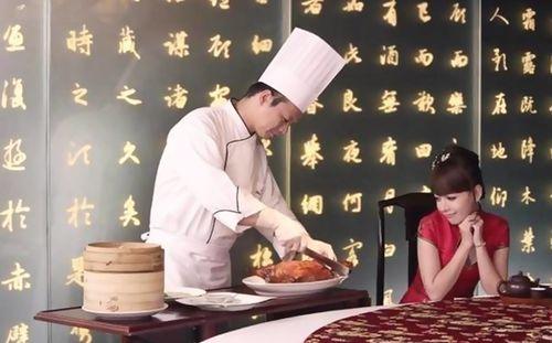 爆料年轻人求佛视频播放,年轻人求佛视频走红网络，信仰的力量引发热议